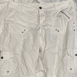 Apt 9 white mid rise cotton cargo capris  pants